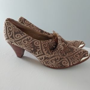 Tapestry shoes